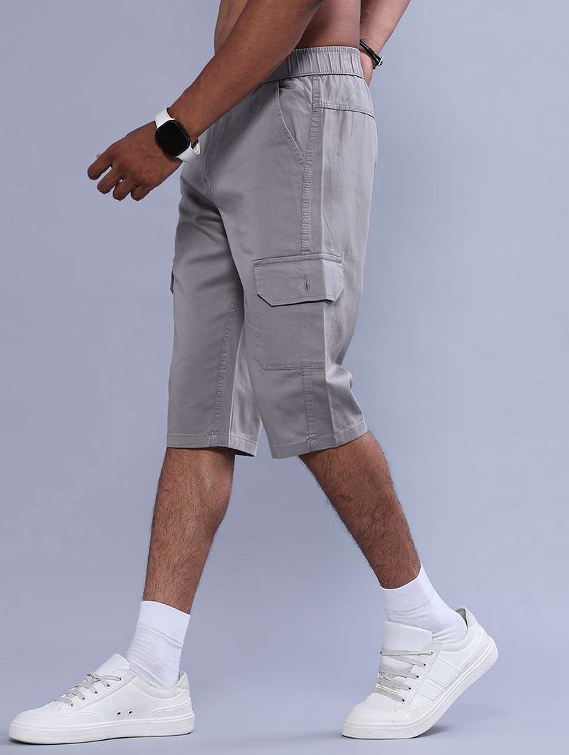 Men Solid Mid Rise Three Fourth Shorts - 22517130 -  Standard Image - 3