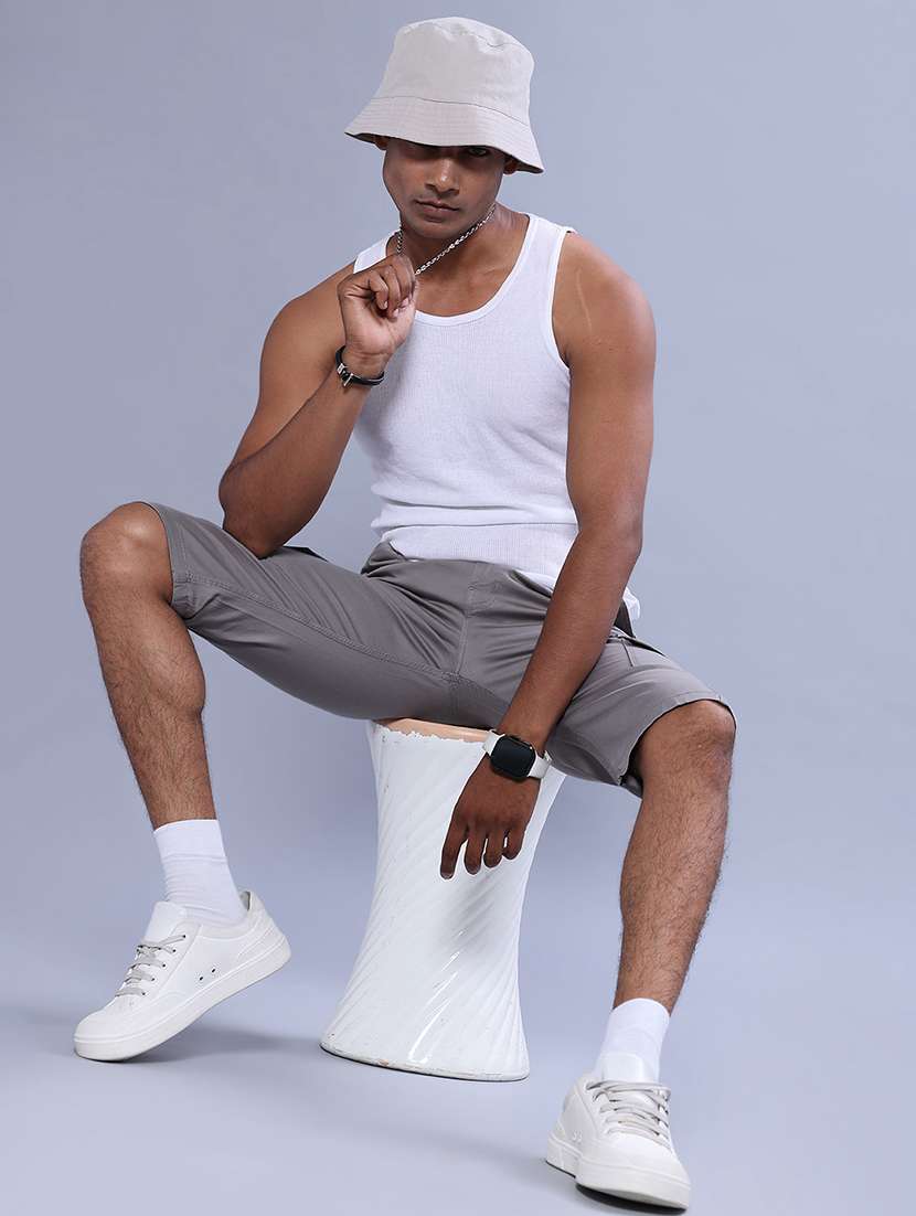 Men Solid Mid Rise Three Fourth Shorts - 22517130 -  Standard Image - 5