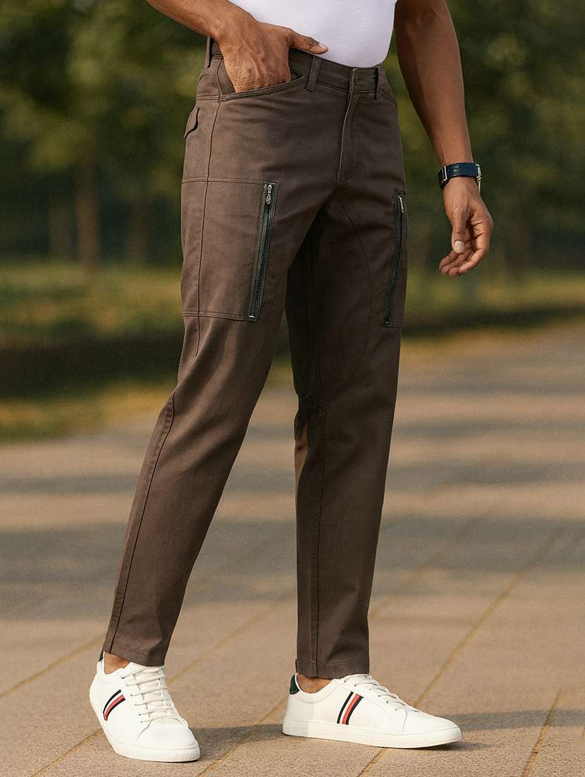 men solid mid rise regular fit cargo 