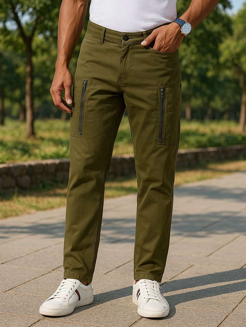 men solid mid rise regular fit cargo 