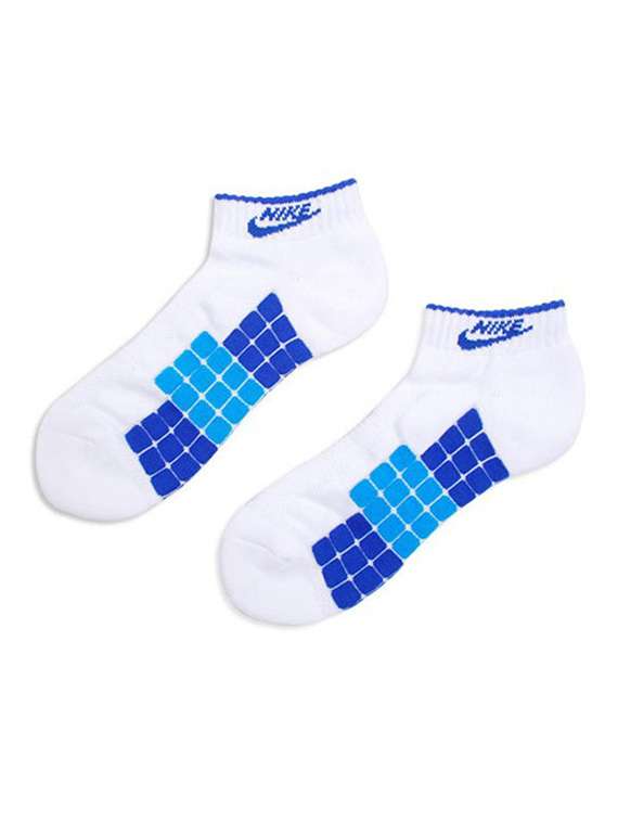 white nivia ankle-length sports socks with blue cube patterns