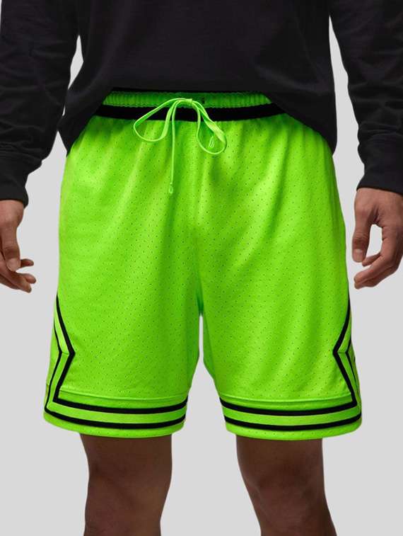men self design mid rise sports shorts