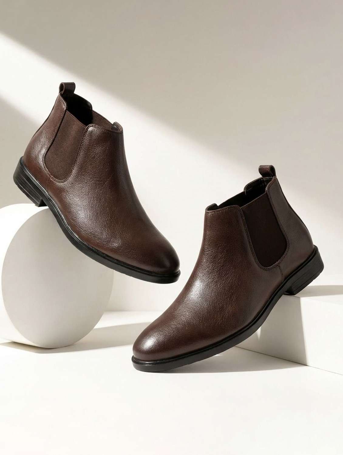 men brown low ankle boot