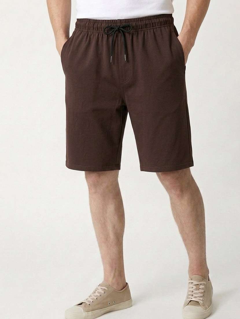 men solid mid rise regular fit shorts
