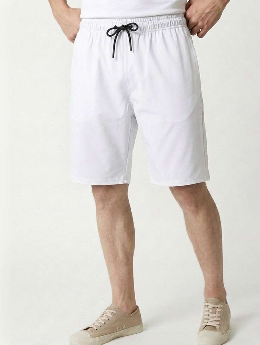 men solid mid rise regular fit shorts
