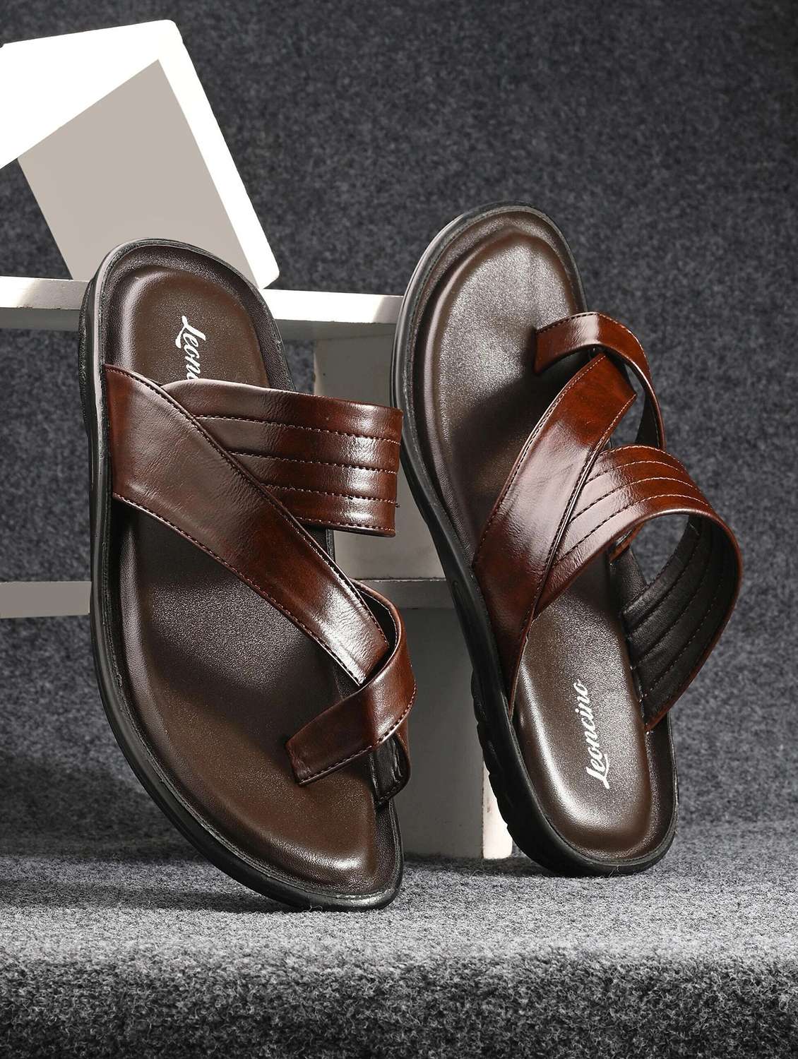 men brown one toe sandal