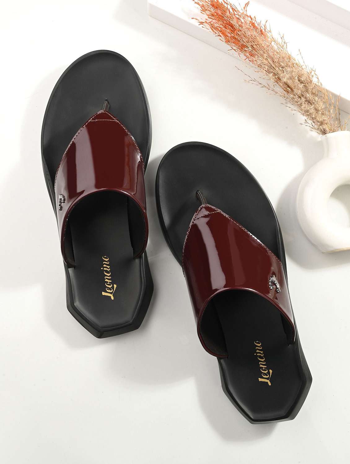 men solid toe seperator sandal