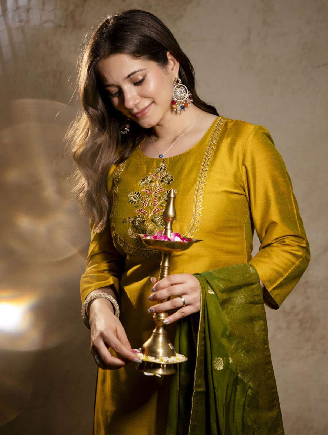 women embroidered three quarter sleeve kurta pant with dupatta set - 22518510 -  Standard Image - 5