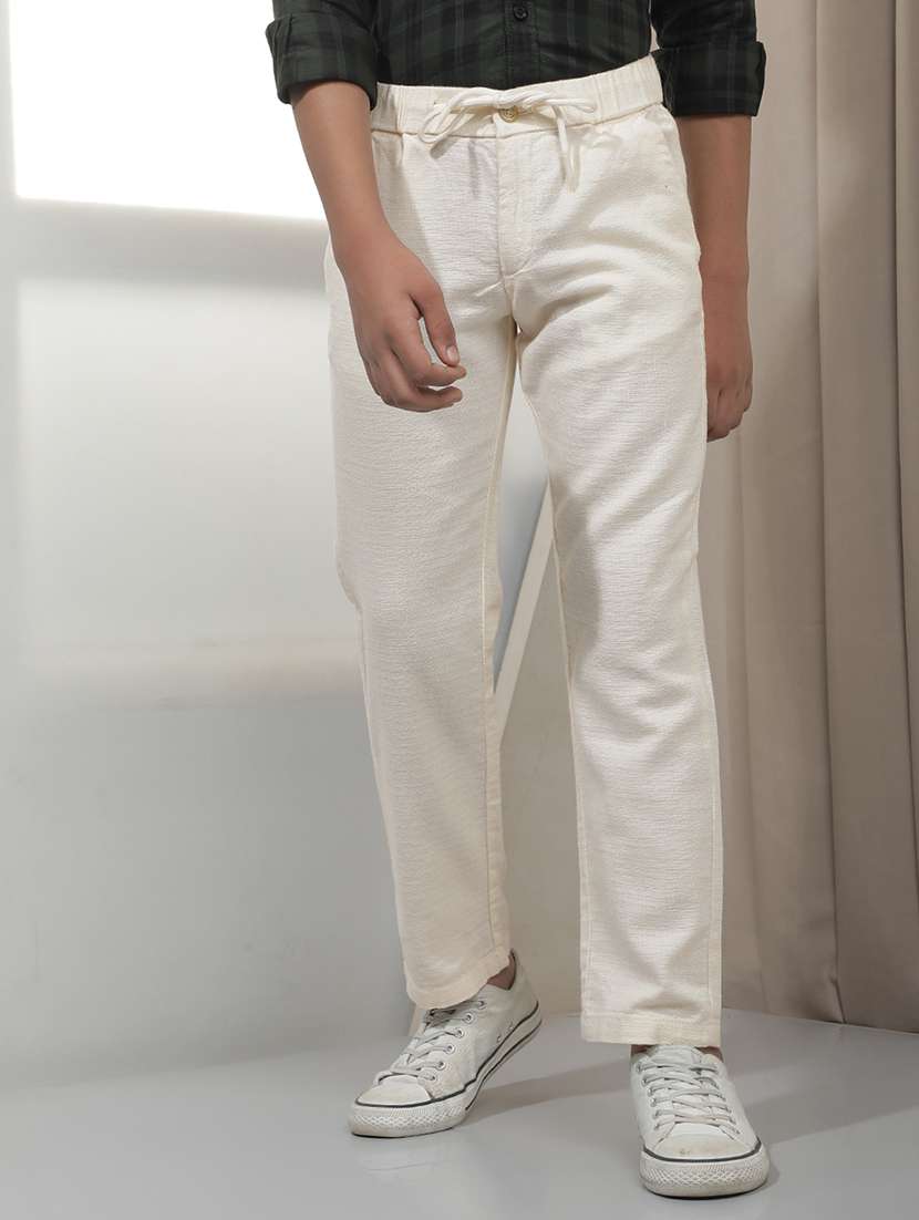 boys solid mid rise casual trouser
