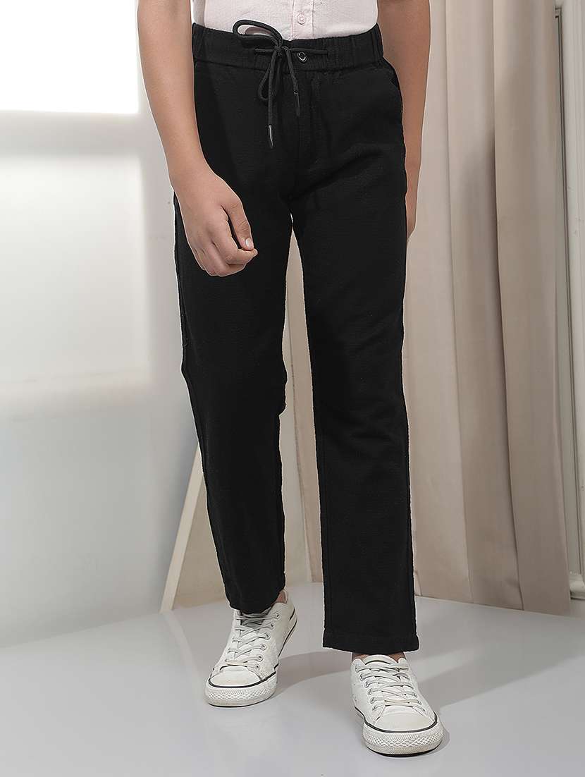 boys solid mid rise casual trouser