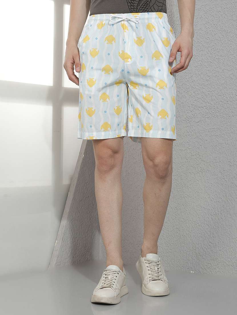 men printed mid rise regular shorts