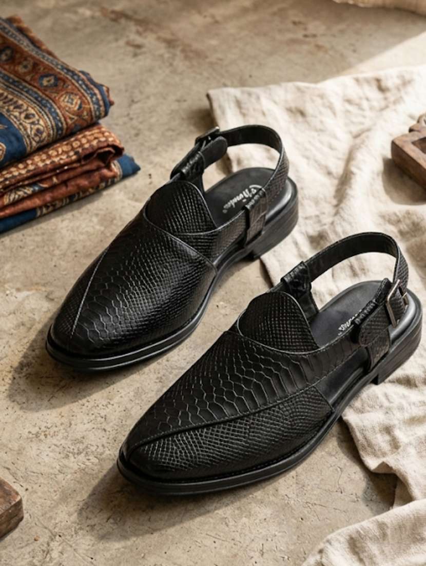 men textured back strap sandal