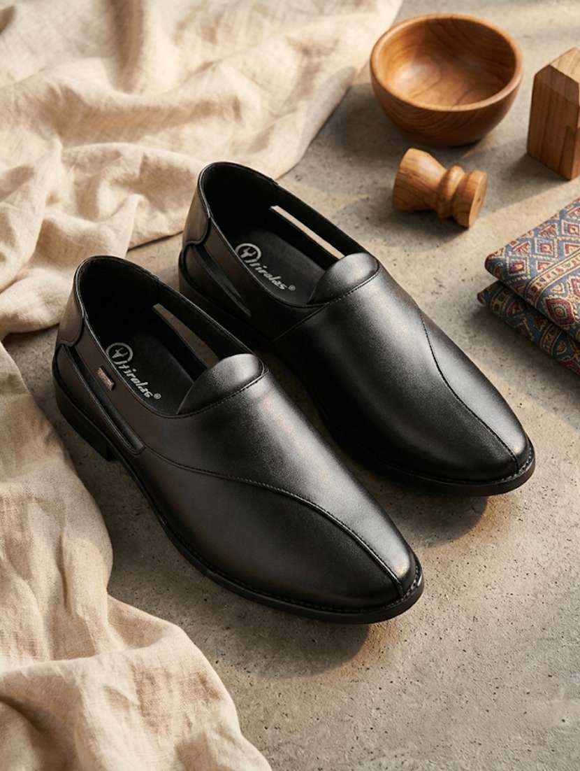 men solid close back sandal