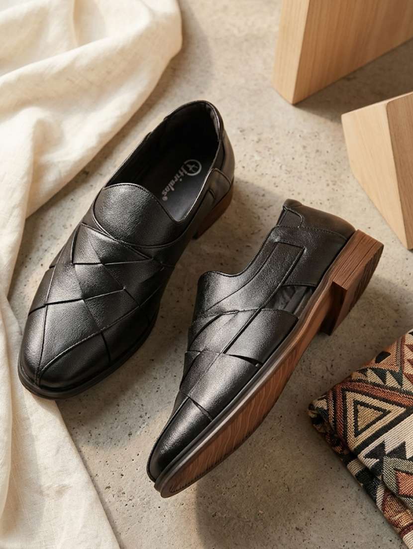 men solid close back sandal