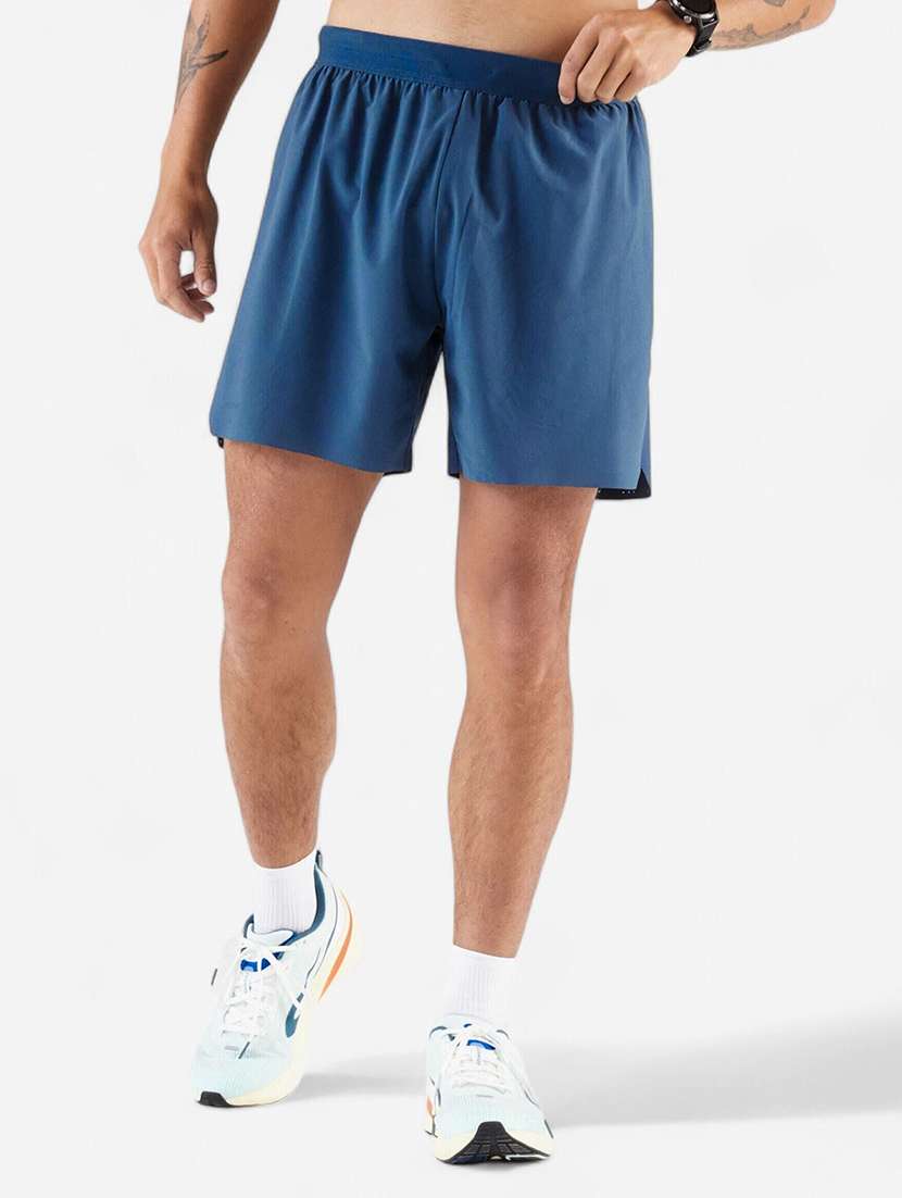 men solid mid rise regular fit sport shorts