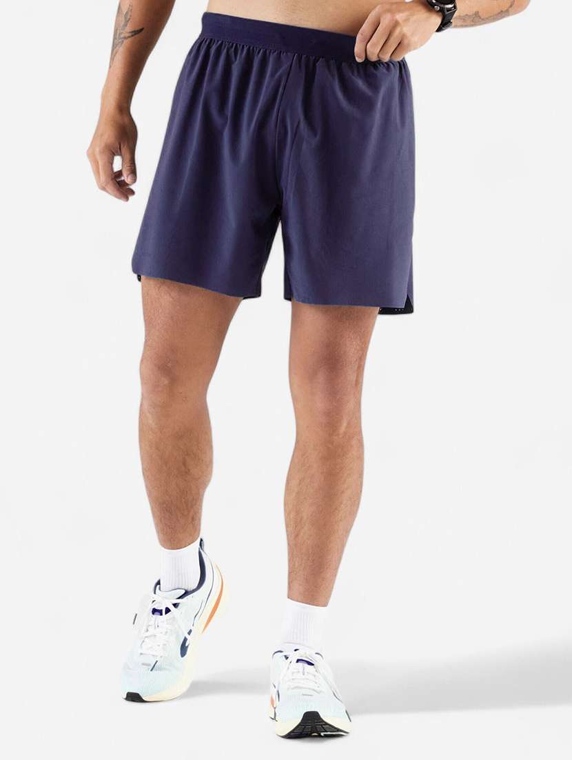 men solid mid rise regular fit sport shorts