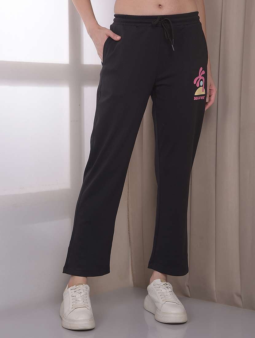 women placement printed mid rise track pant