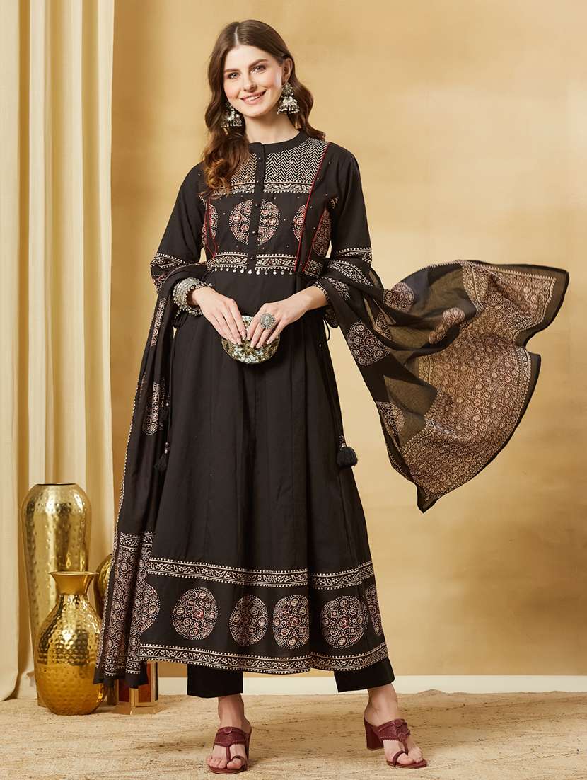 women printed three quarter sleeves kurta pant set with dupatta