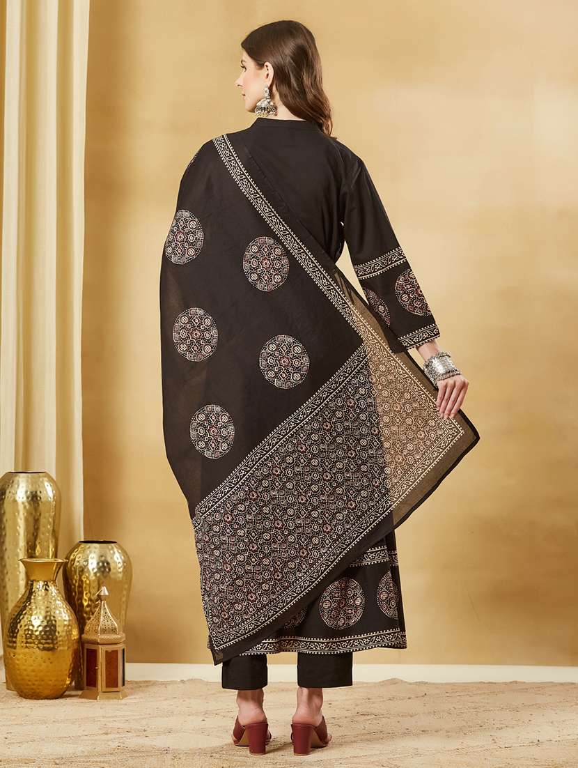 women printed three quarter sleeves kurta pant set with dupatta - 22521166 -  Standard Image - 3