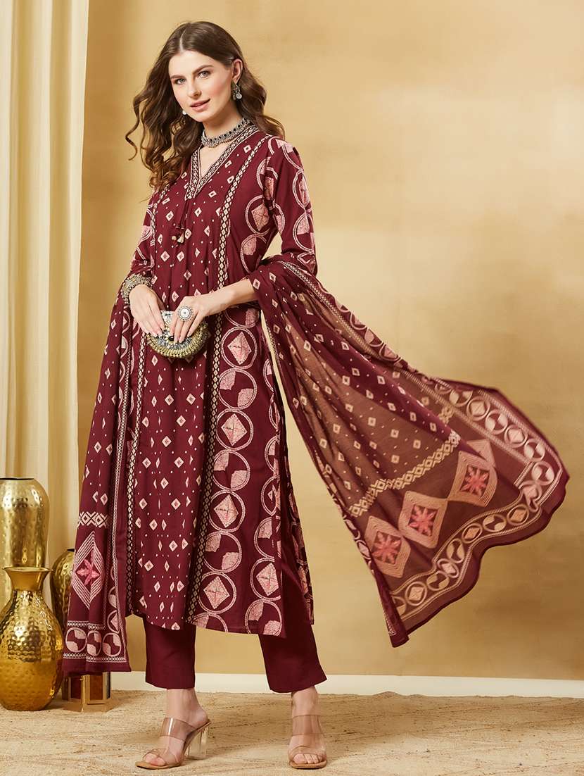 women printed three quarter sleeves kurta pant set with dupatta - 22521169 -  Standard Image - 3