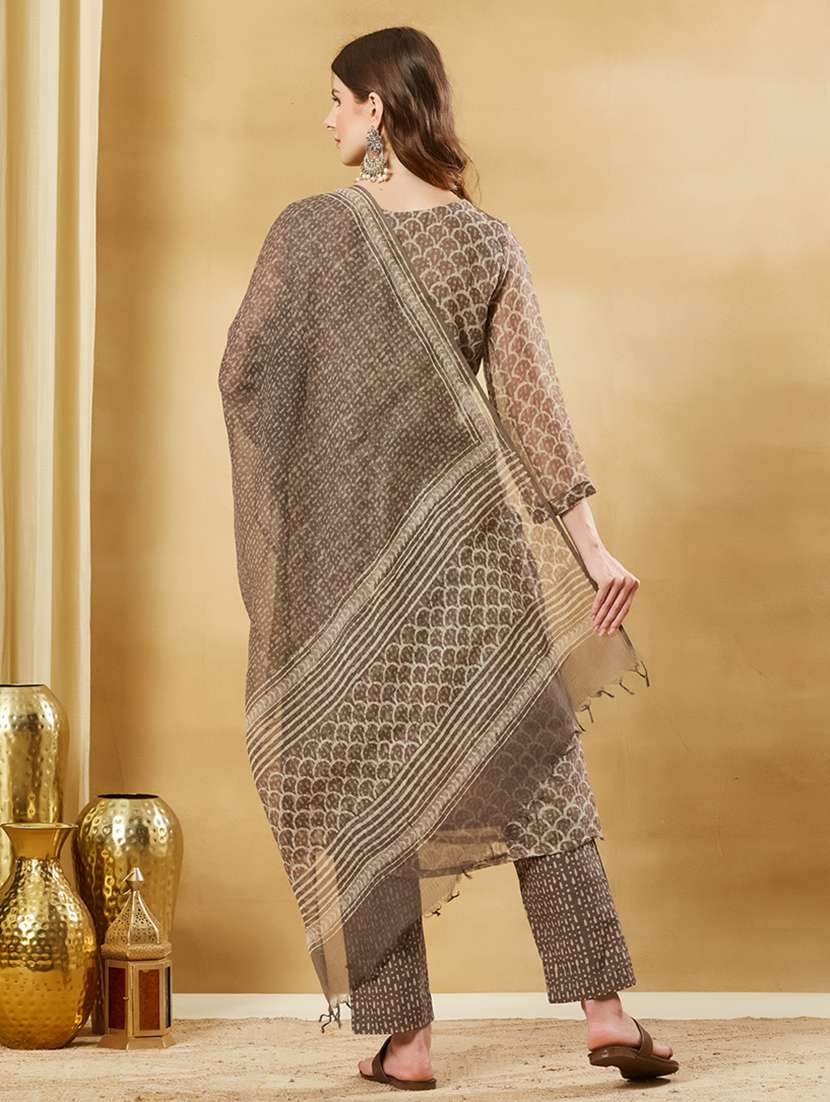 women printed three quarter sleeves kurta pant set with dupatta - 22521170 -  Standard Image - 3