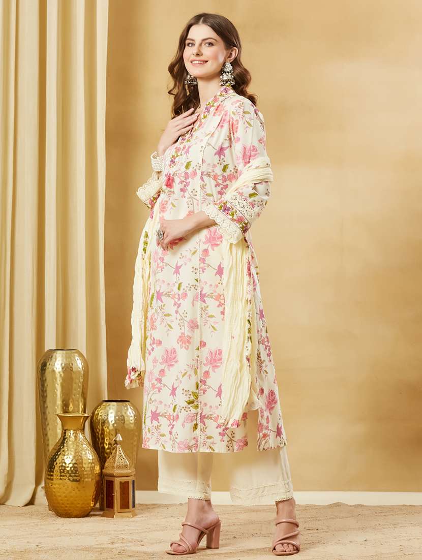 women printed three quarter sleeves kurta pant set with dupatta - 22521176 -  Standard Image - 3