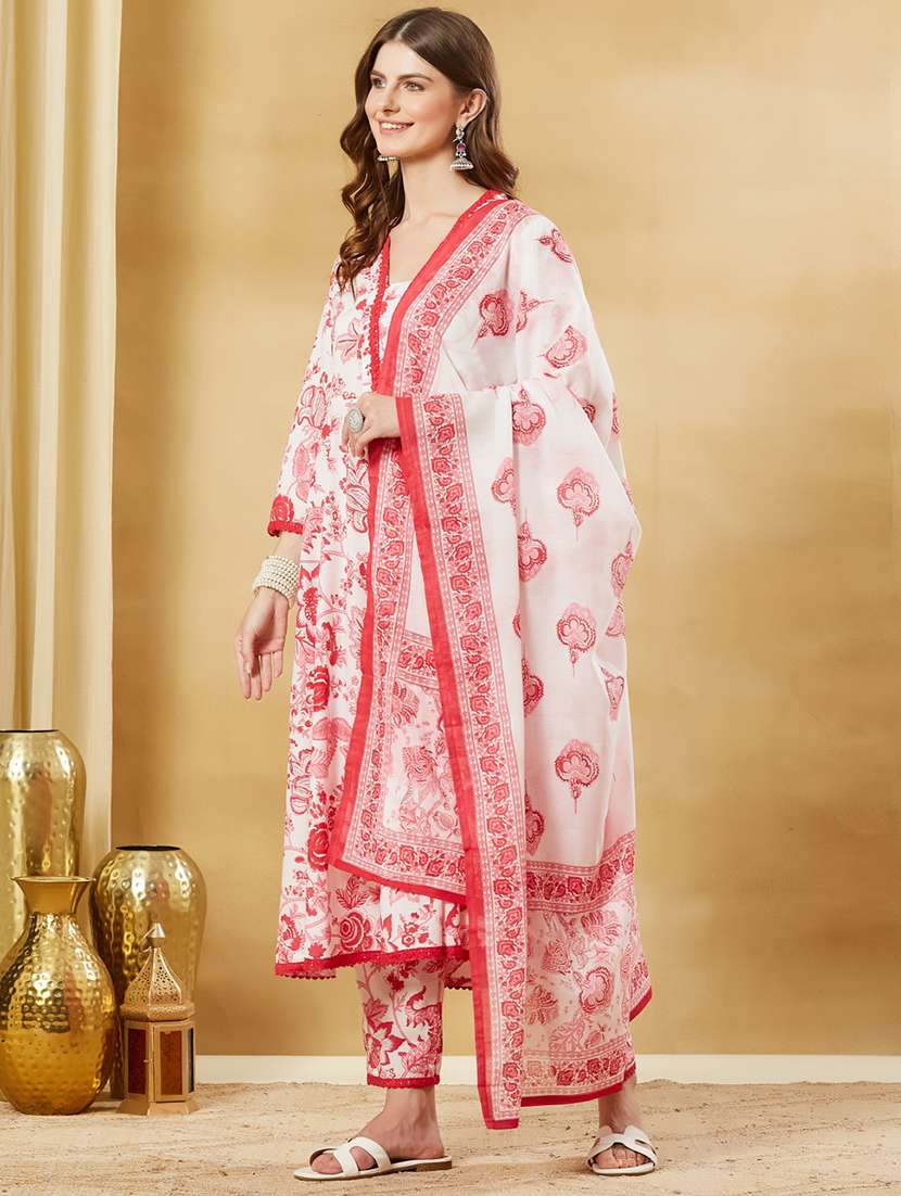 women printed three quarter sleeves kurta pant set with dupatta - 22521185 -  Standard Image - 3