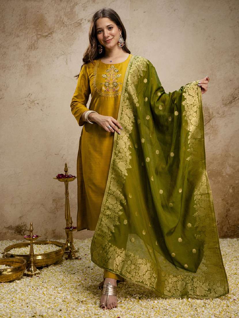 women embroidered three quarter sleeves kurta pant set with dupatta