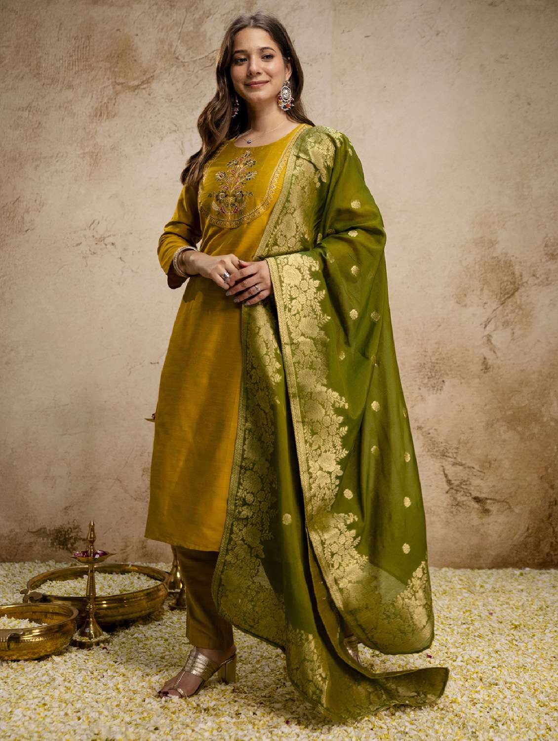 women embroidered three quarter sleeves kurta pant set with dupatta - 22522528 -  Standard Image - 5