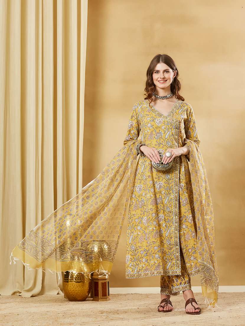 women printed three quarter sleeves kurta salwar set with dupatta