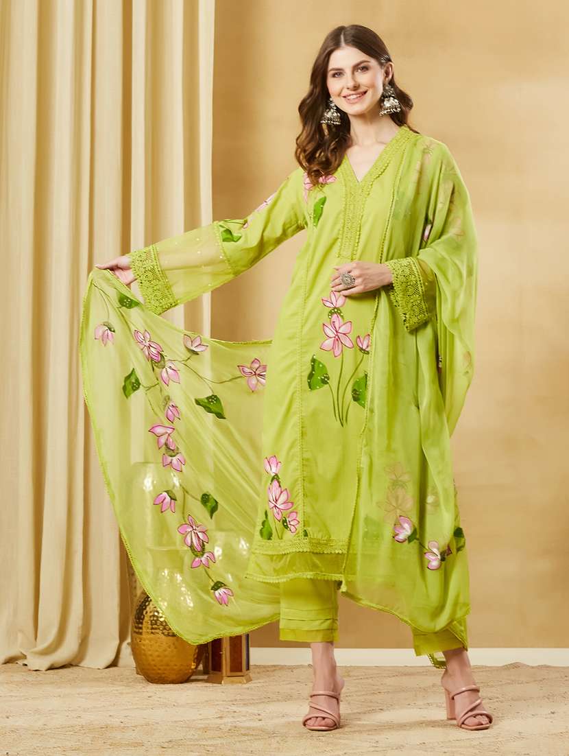 women printed long sleeves kurta pant set with dupatta