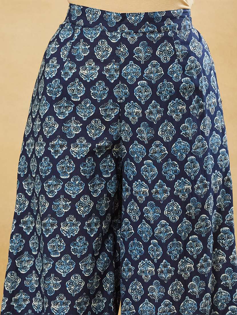 Women Printed Three Quarter Sleeves Kurta Palazzo Set - 22522538 -  Standard Image - 5