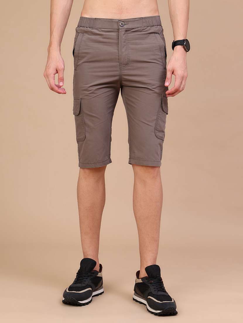 men solid mid rise slim fit cargo shorts