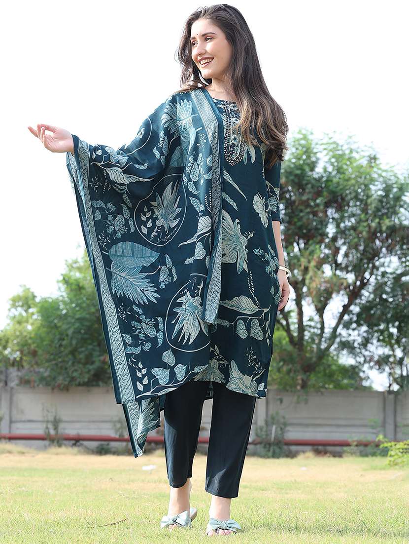 women printed three quarter sleeves kurta pant with dupatta set