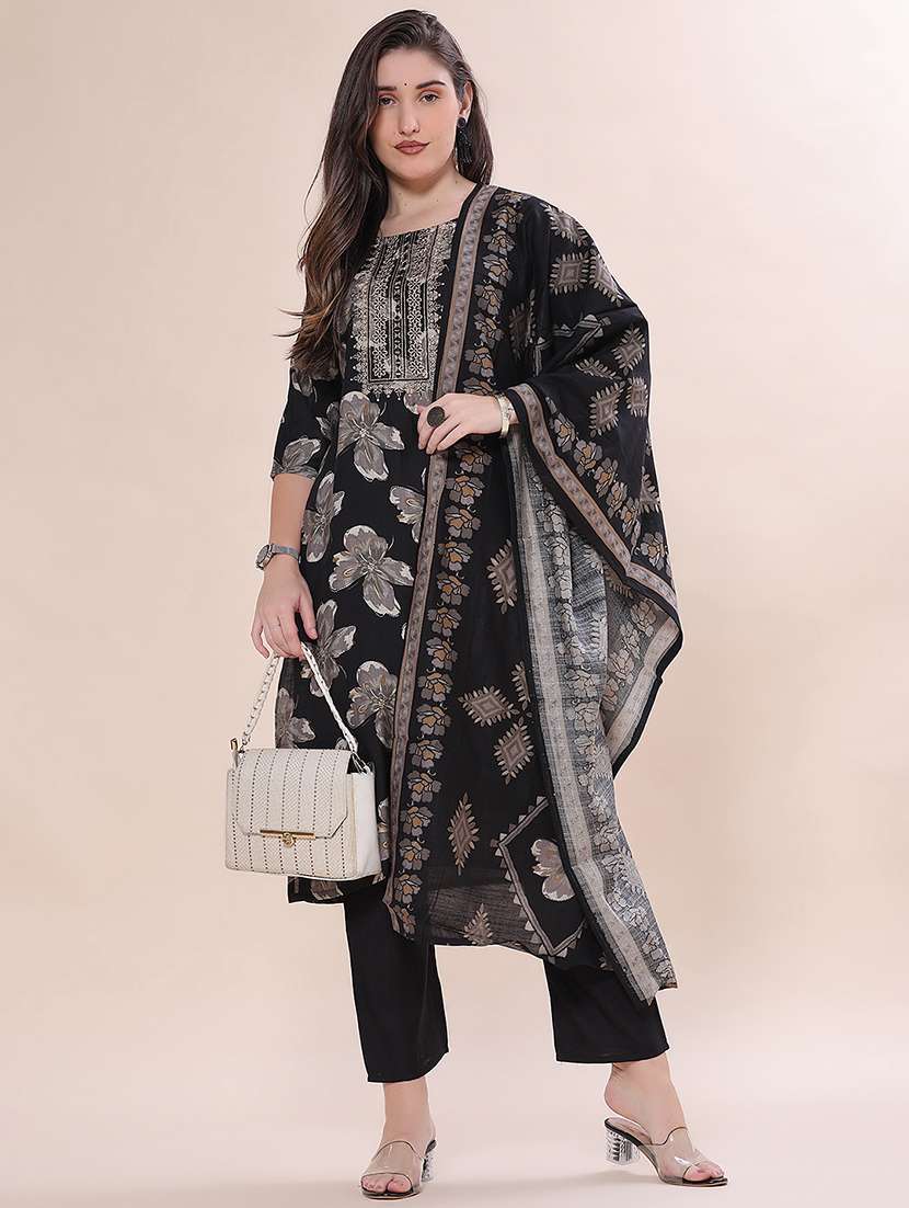 women printed three quarter sleeves kurta pant with dupatta set