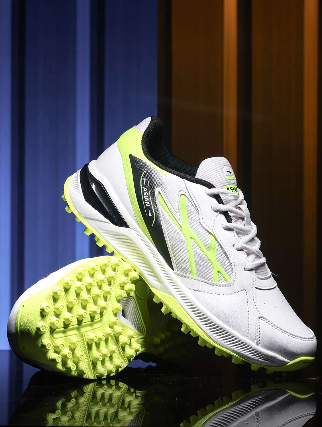 men white lace up sport shoe