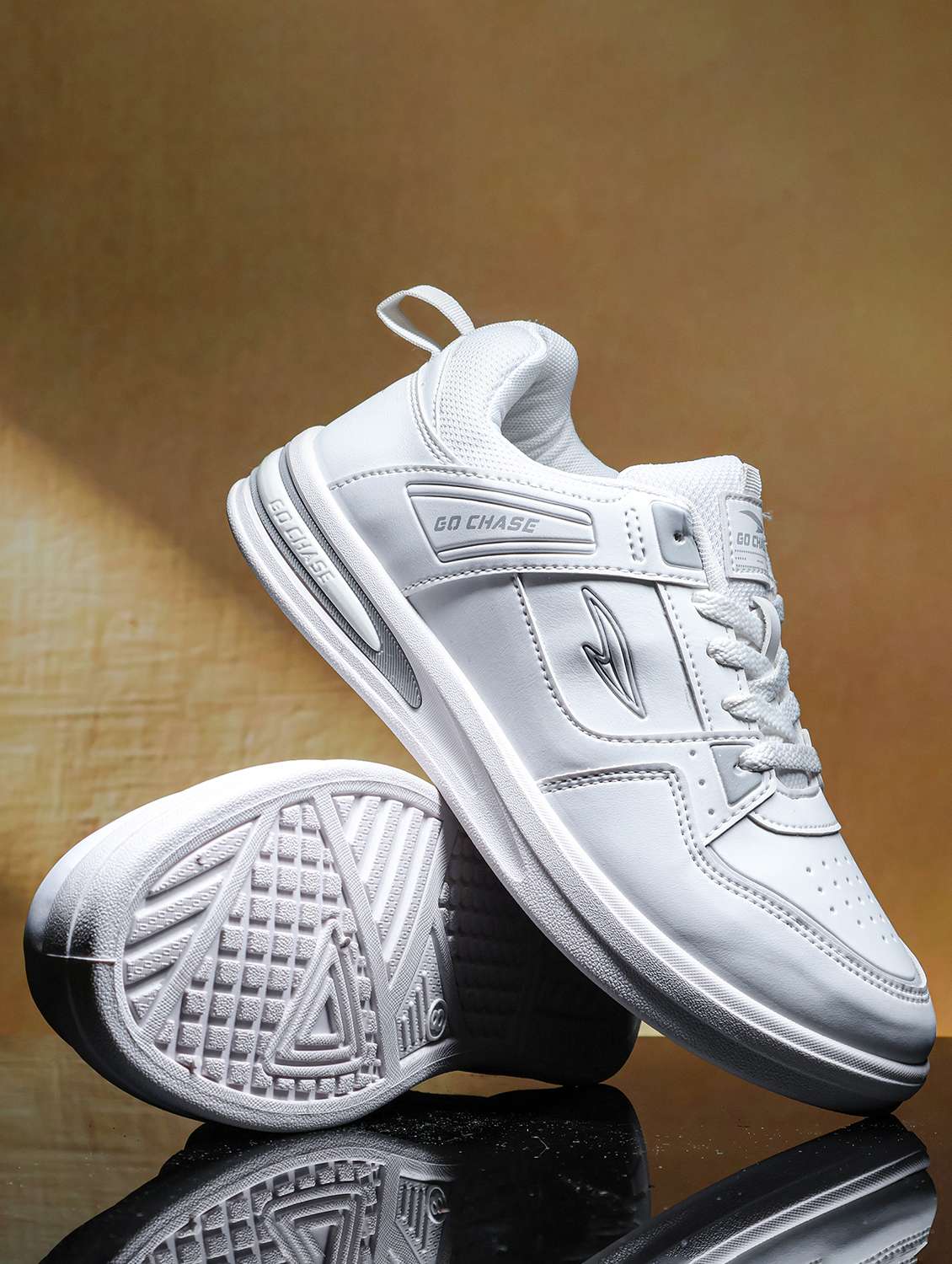 men white lace up sneaker