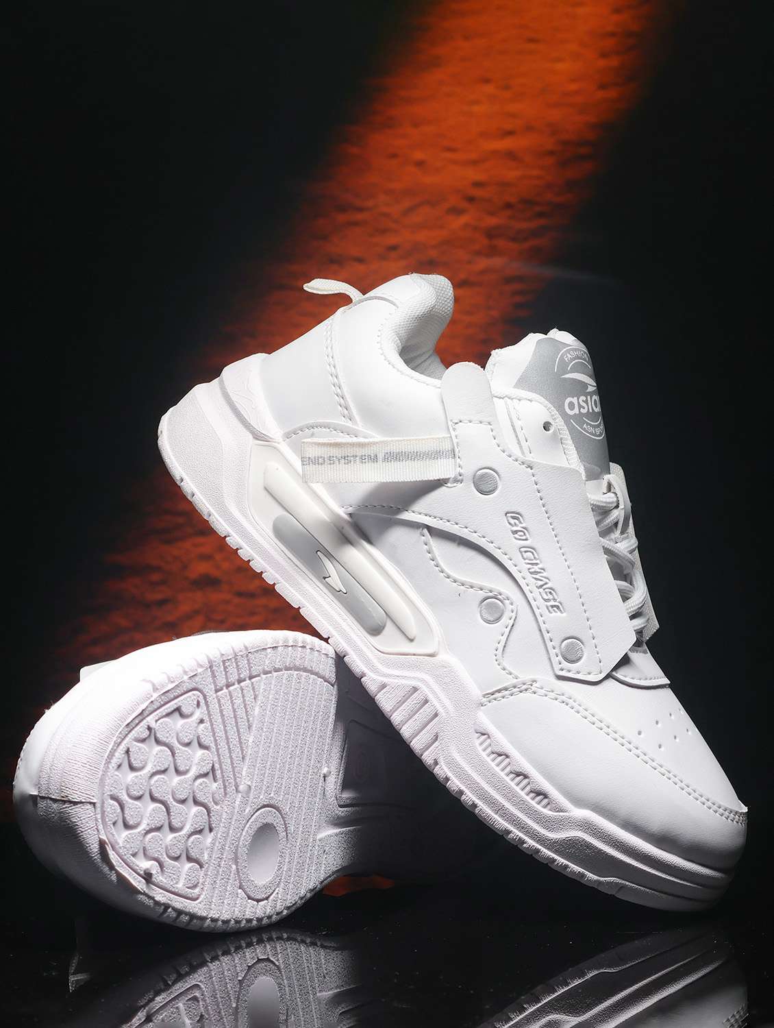 men white lace up sneaker