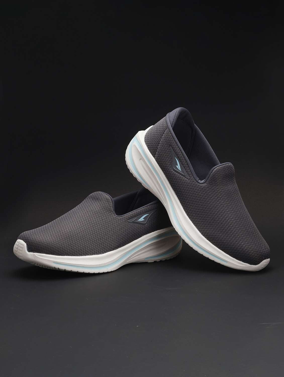 women solid slip on sports shoes