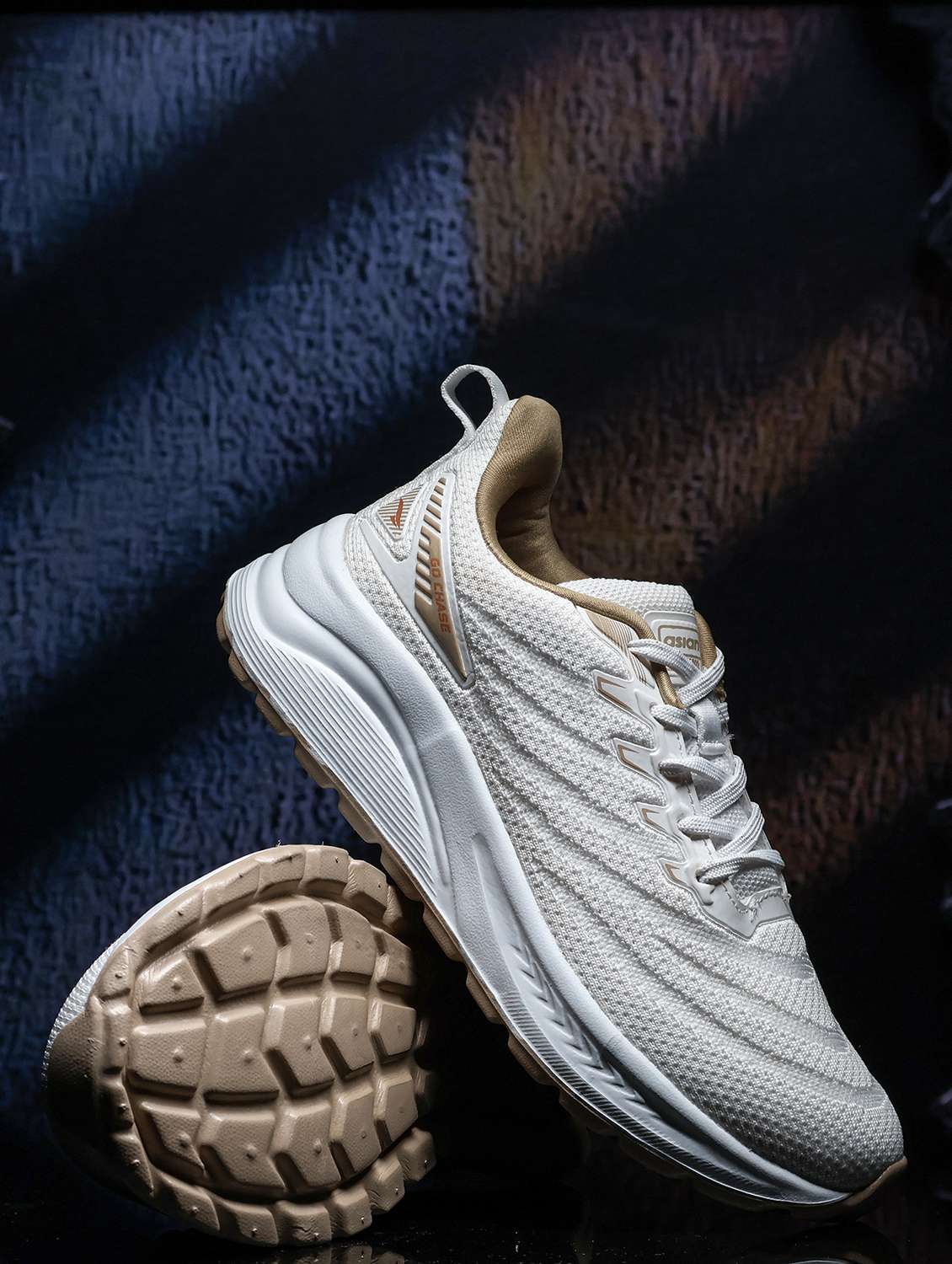 women textured lace up sports shoes