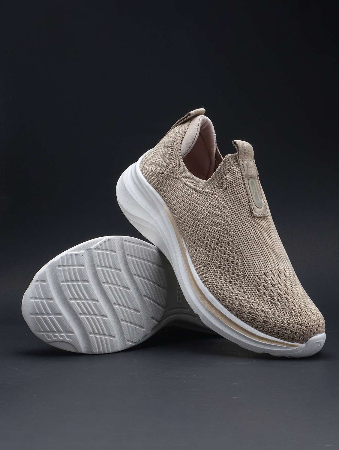 women self design slip on sports shoes