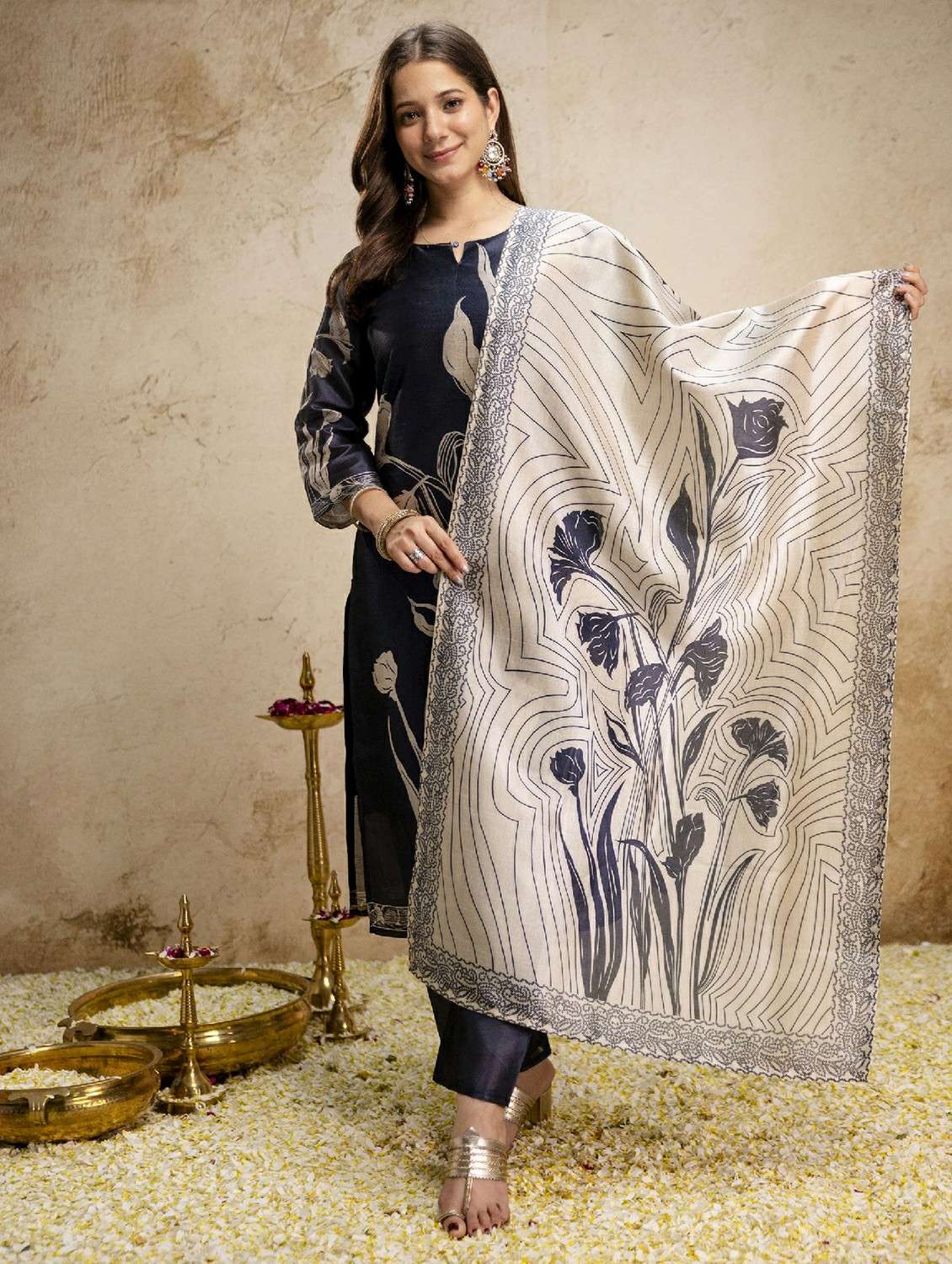 women printed three quarter sleeve kurta pant with dupatta set