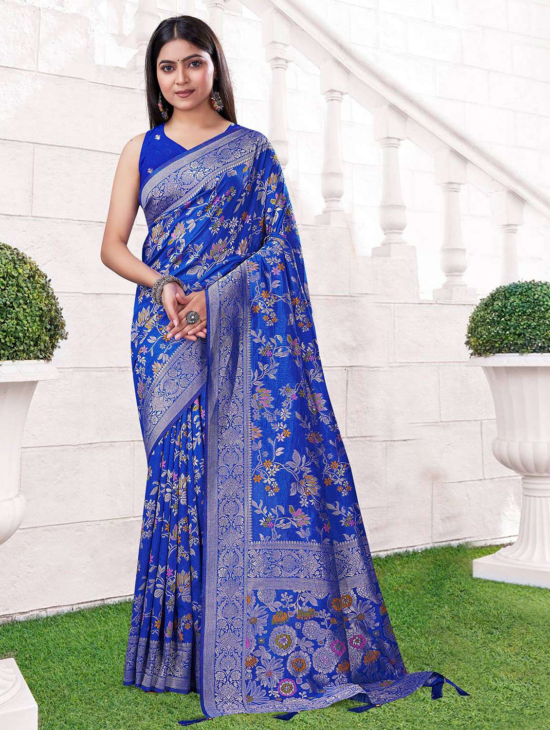 women self design banarasi saree with blouse