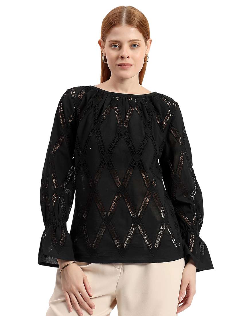 women self design round neck regular top