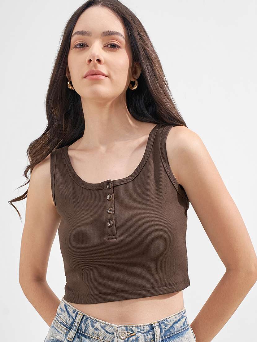 women solid scoop neck sleeveless crop top