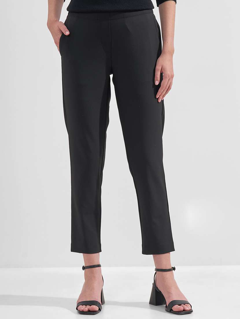 women solid mid rise ankle length tapered pant