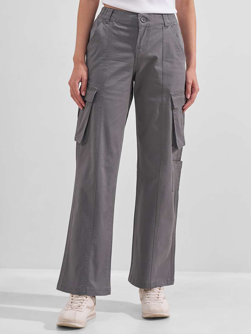 women solid mid rise cargo pants