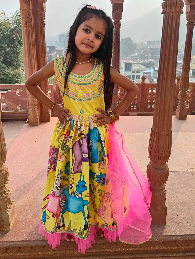 girls printed sleeveless kurta dupatta set