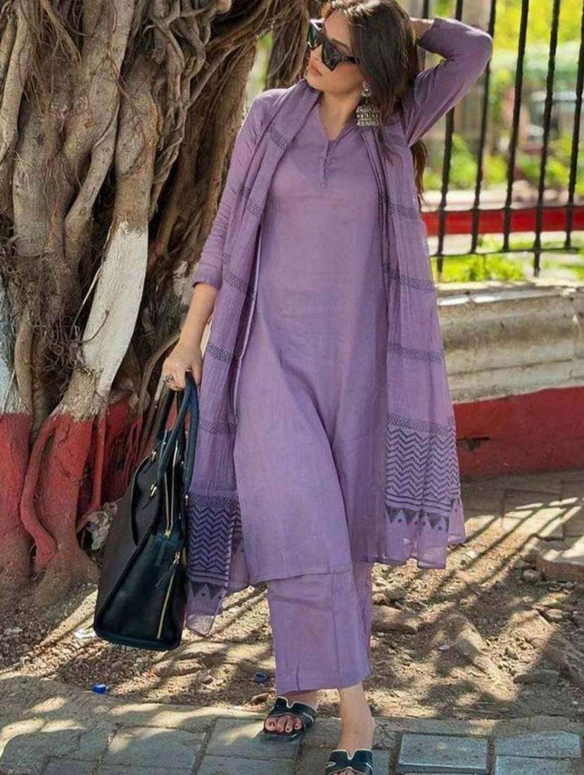 Women Solid Three Quarter Sleeves Kurta Pant Set With Dupatta - 22527138 -  Standard Image - 3