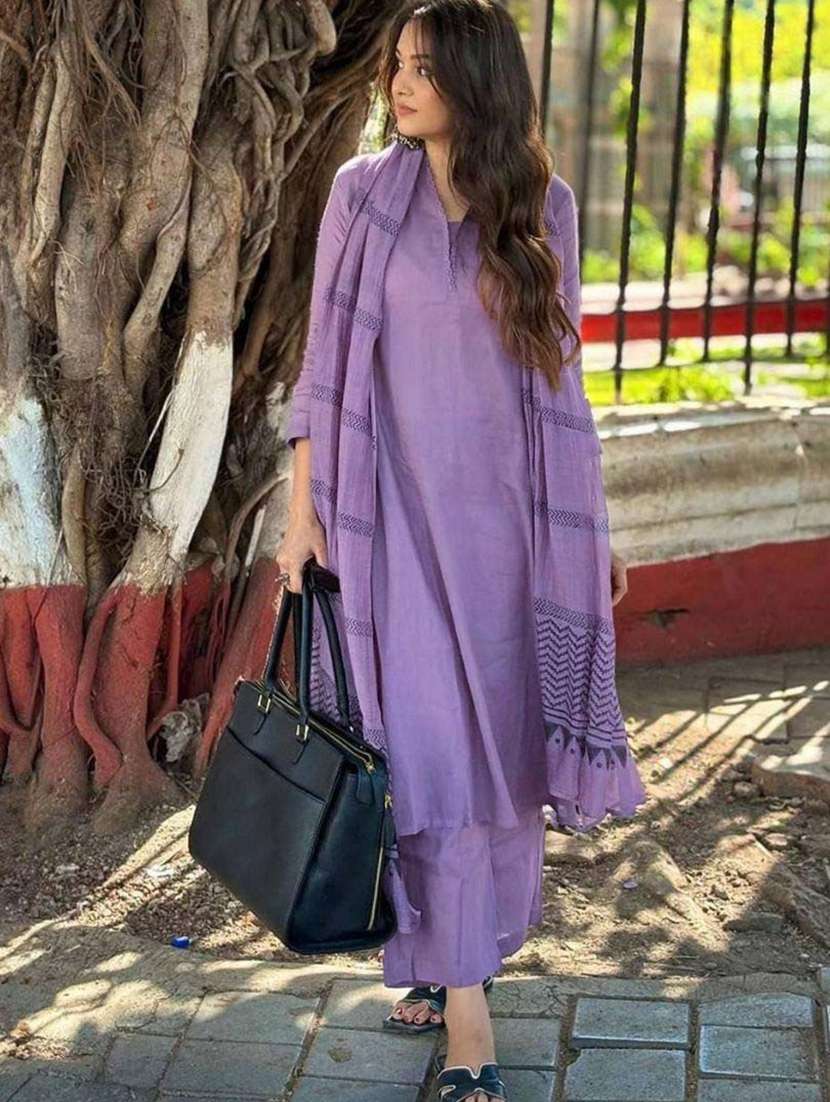 Women Solid Three Quarter Sleeves Kurta Pant Set With Dupatta - 22527138 -  Standard Image - 5